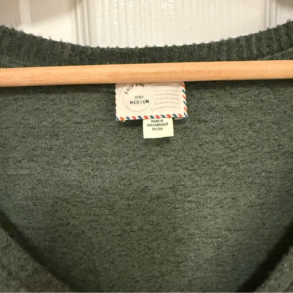 Like New Anthropologie Postmark Gia Split Ruffle Hem V-Neck Sweater - Picture 3 of 5